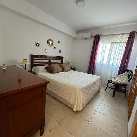 Apartment A 350 M De La Playa Les Molins 2 Y Salon-comedor Con Ac 2 Banos 1 Completo Y 1 De Servicio 2º Piso Sin Ascensor Dénia