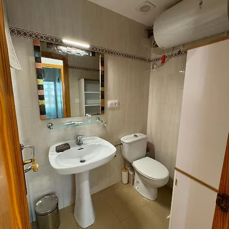 A 350 M De La Playa Les Molins 2 Y Salon-comedor Con Ac 2 Banos 1 Completo Y 1 De Servicio 2º Piso Sin Ascensor Apartment Dénia