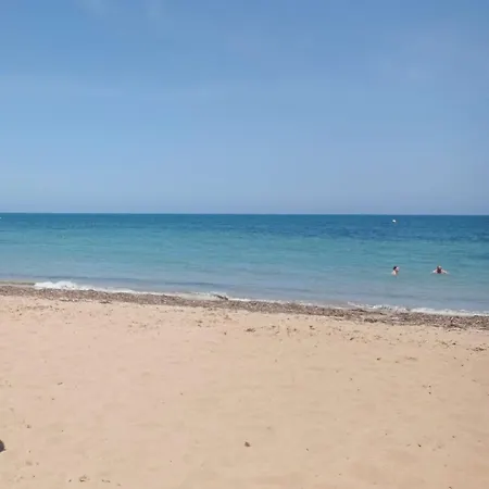 Apartment A 350 M De La Playa Les Molins 2 Y Salon-comedor Con Ac 2 Banos 1 Completo Y 1 De Servicio 2º Piso Sin Ascensor Dénia